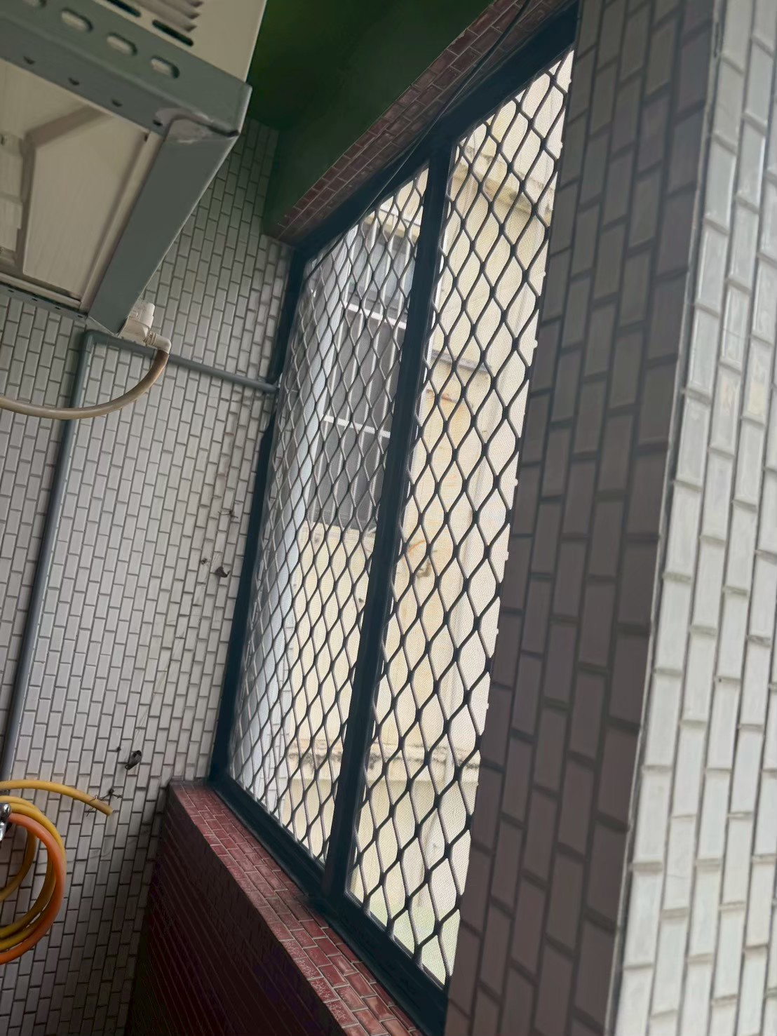 台中西區忠明南路陽台窗