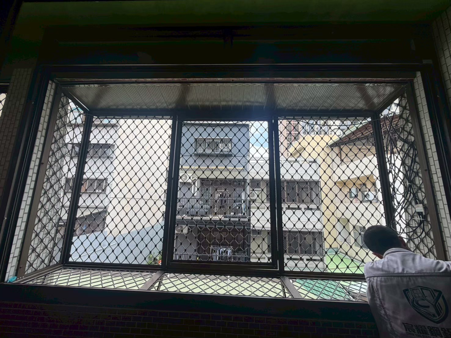 台中西區忠明南路陽台窗