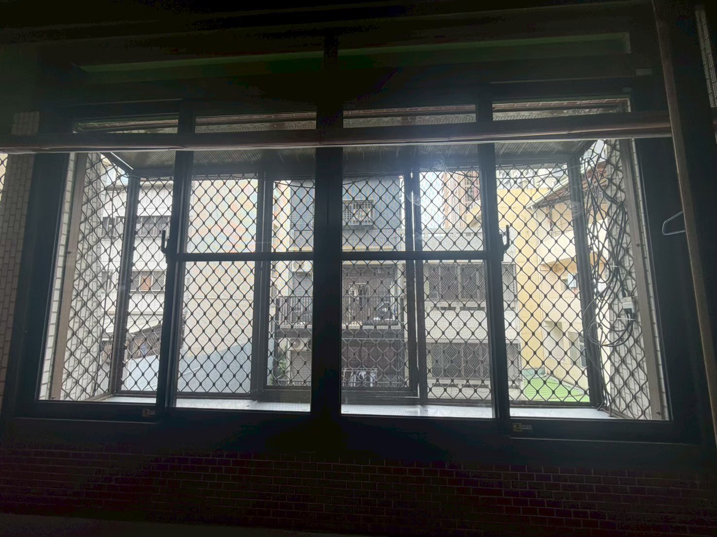 台中西區忠明南路陽台窗