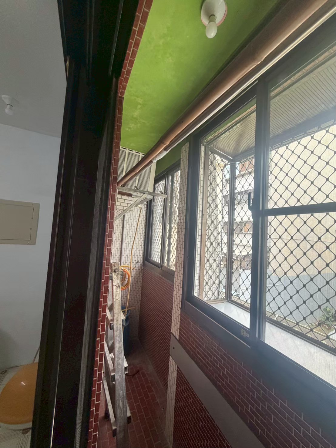 台中西區忠明南路陽台窗